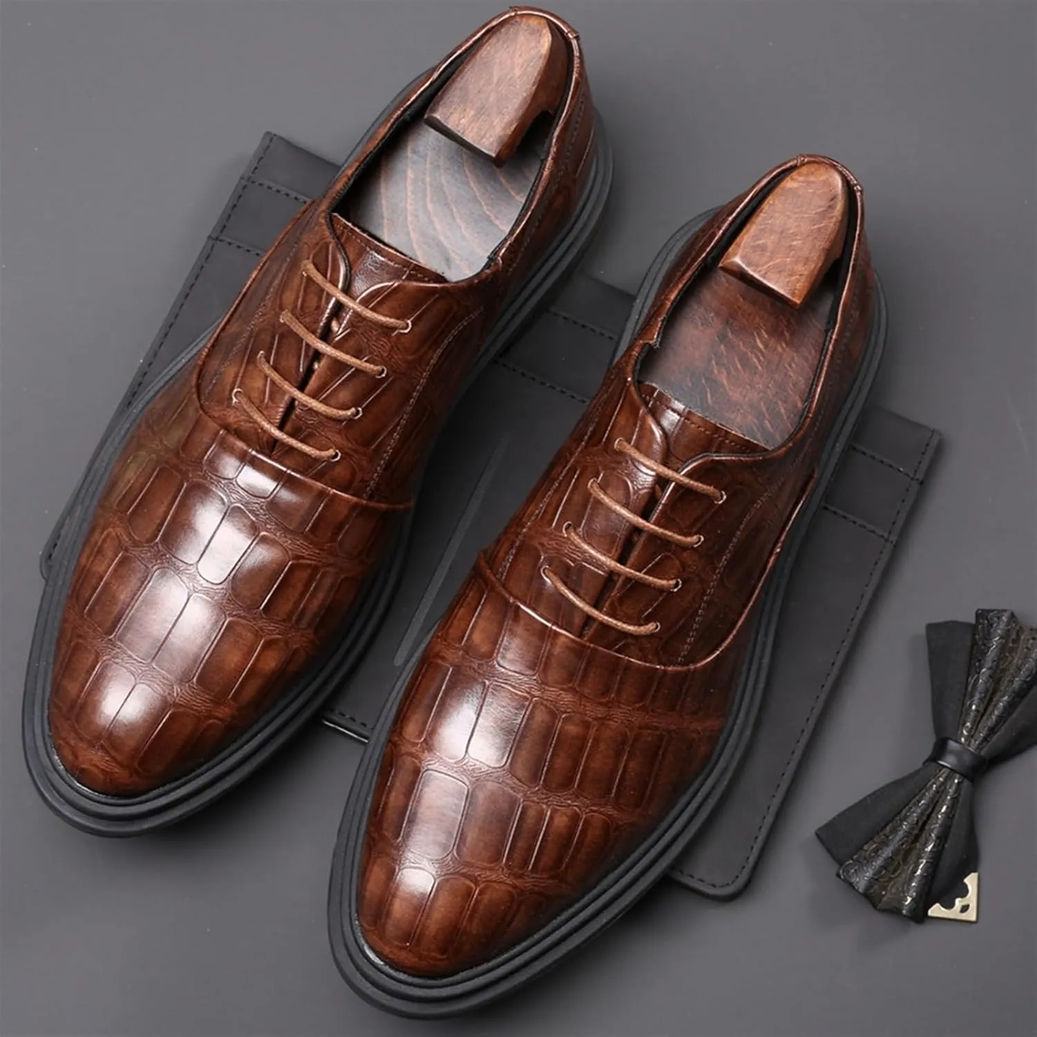 Dress Shoes for Men Men's Luxury Fish Leather Oxford Shoes Patent Leather Brogues for Weddings and Formal Events