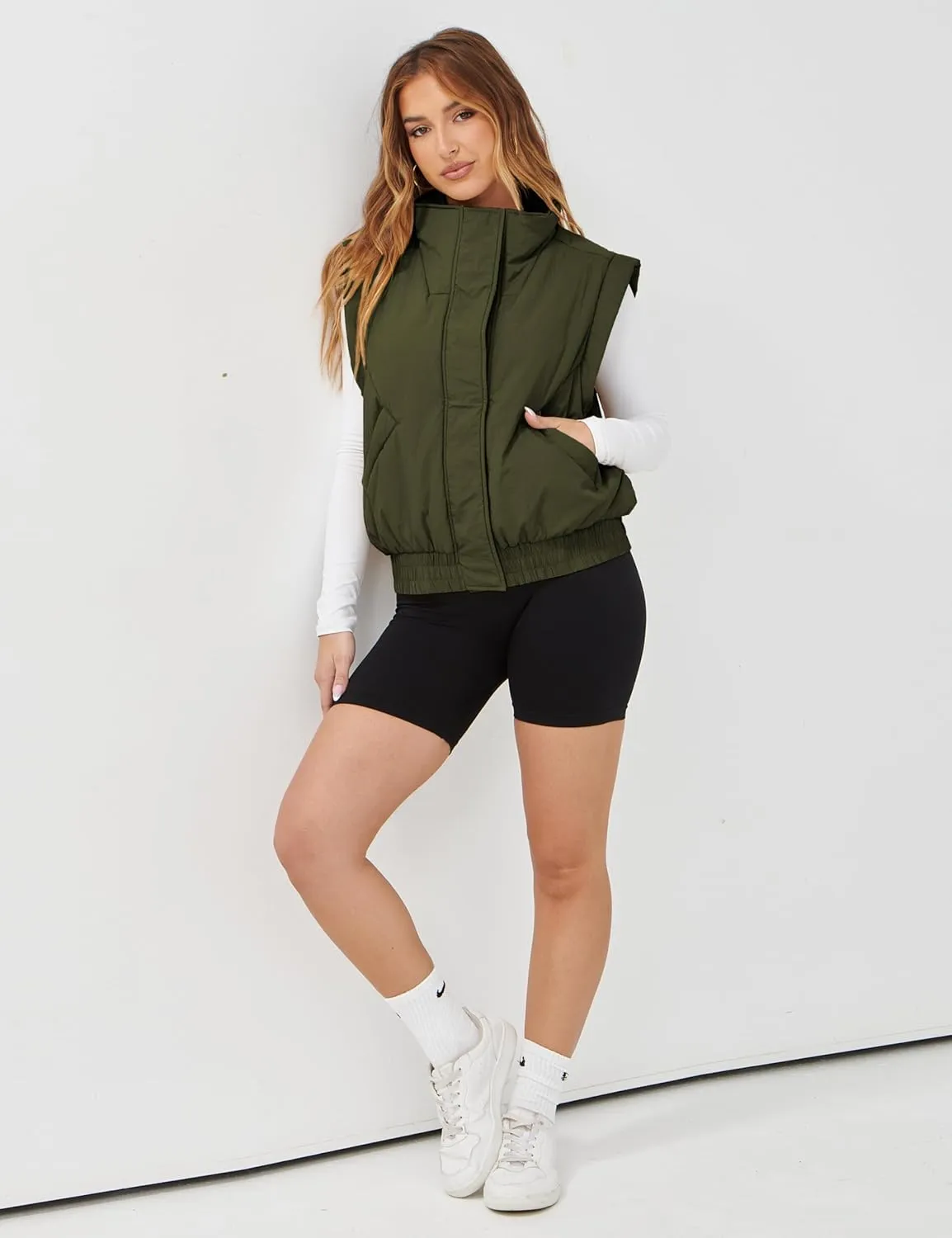 Lviefent Womens Puffer Vest Cropped Lightweight Button Down Quilted Vest Sleeveless Padded Gilet Coat with Pockets