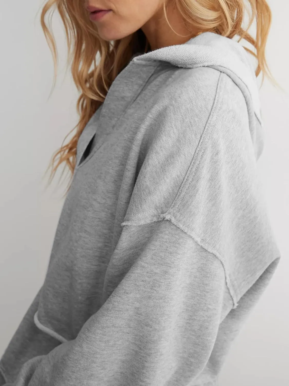 Womens Cropped Hoodies Long Sleeve V Neck Ripped Pullover Sweatshirts with Hooded Casual Crop Tops Trendy 2025