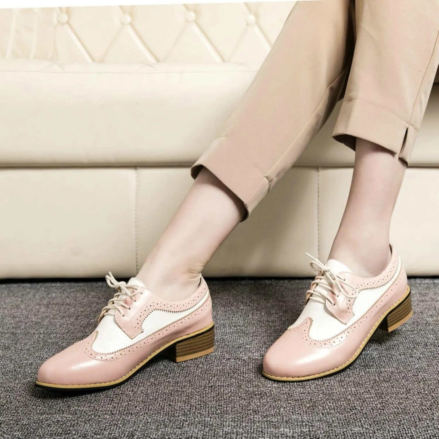 Women's Round Toe Lace-Up Leather Perforated Oxfords Fashion Patchwork Low Chunky Heel Block Wingtip Brogues Pumps Classic Retro Derby Saddle Shoes
